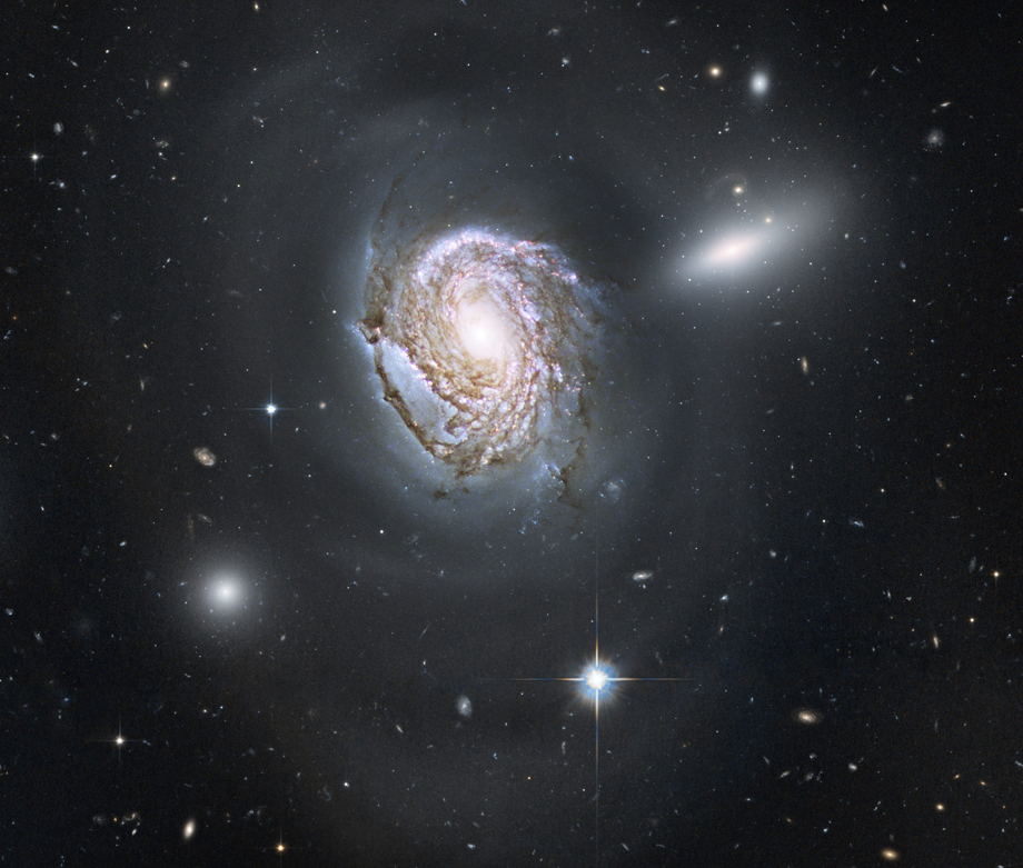Die Balkenspiralgalaxie NGC 4911.