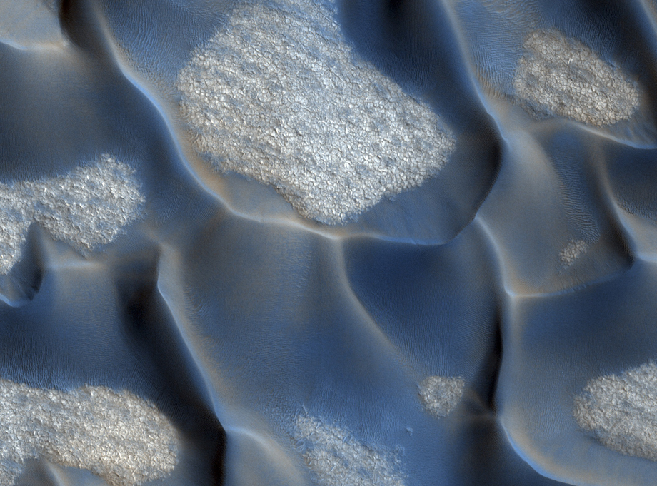 Sanddünen in der Nähe des Nordpols auf dem Mars.